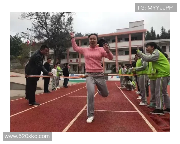街头足球秀模仿明星球技挑战展现个人风采与激情 街头足球秀模仿明星球技挑战展现个人风采与激情
